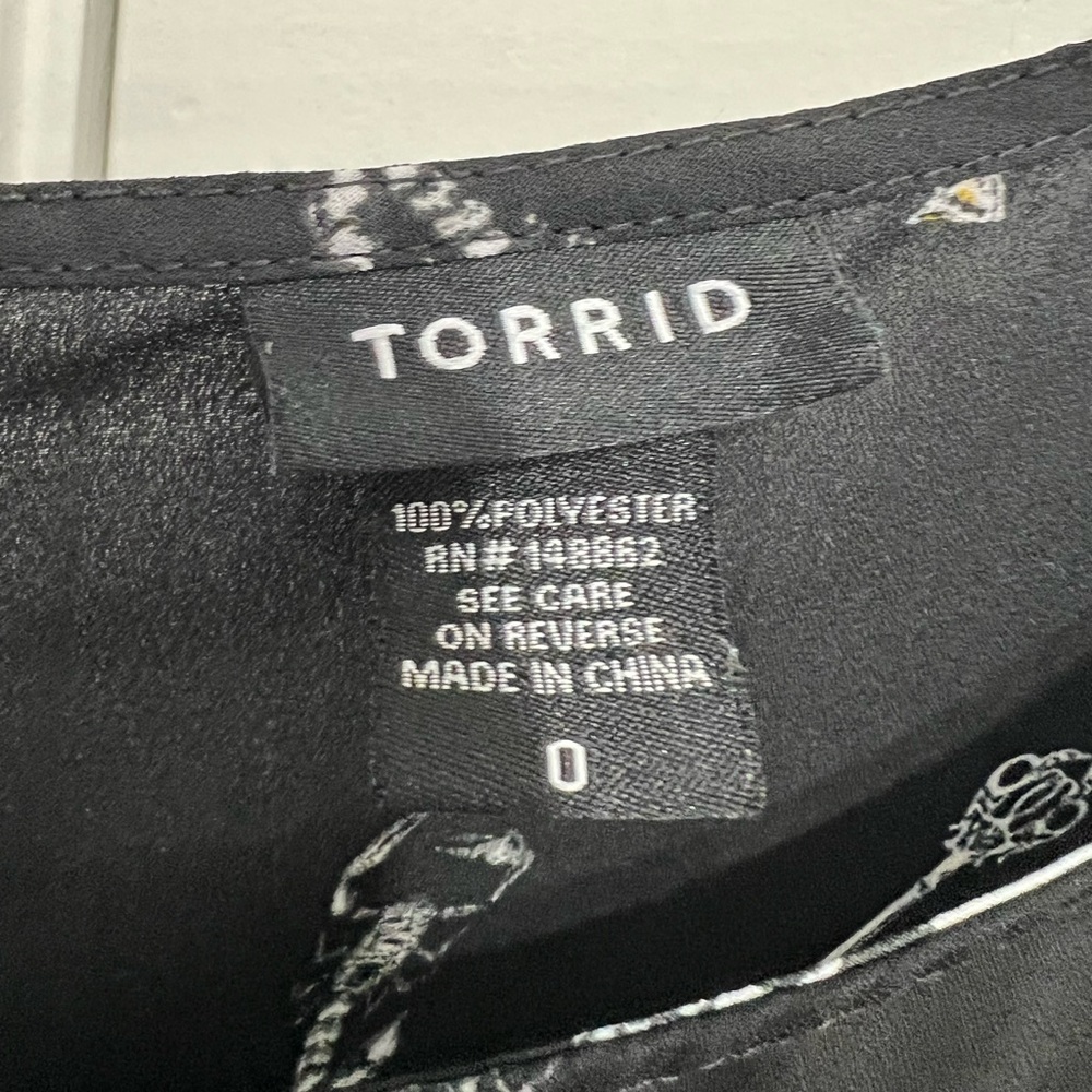 Torrid Patterned Button-Back Blouse - image 4